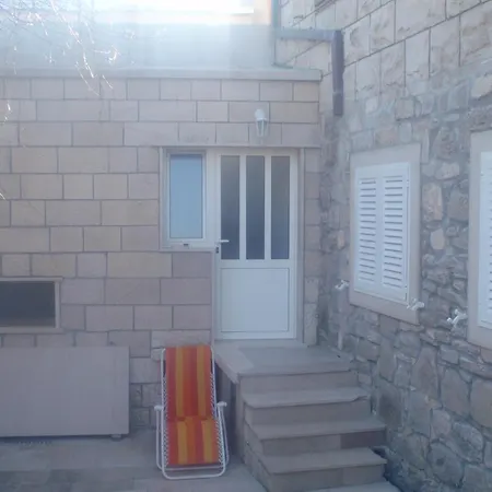 Linda Apartment Sumartin